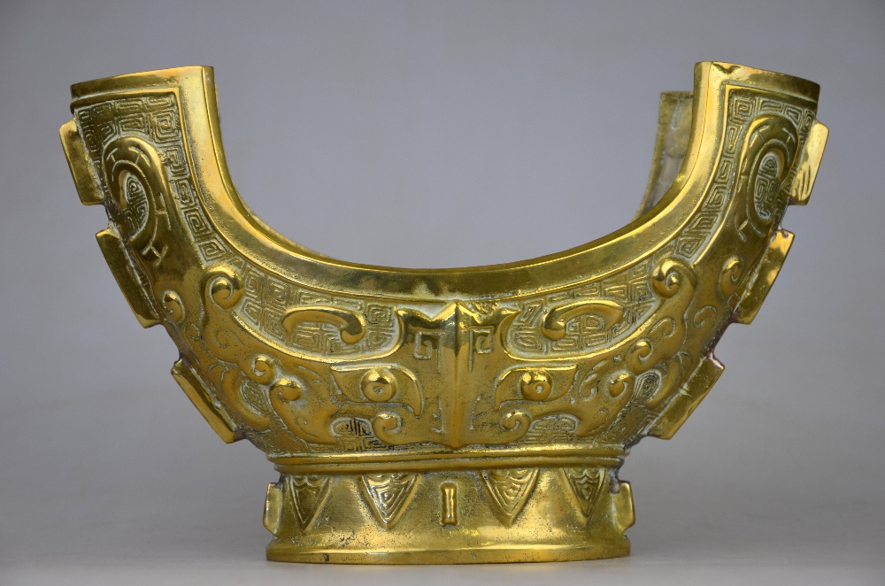 A Chinese brass vessel of archaic form, 20th century, 16. - Image 4 of 5