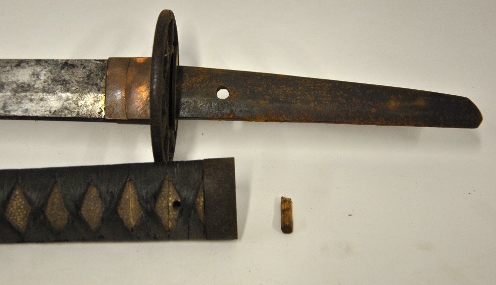 A 19th century Japanese sword Katana, 65 cm blade (unsigned) Iran tsuba and kashiva, - Image 4 of 5