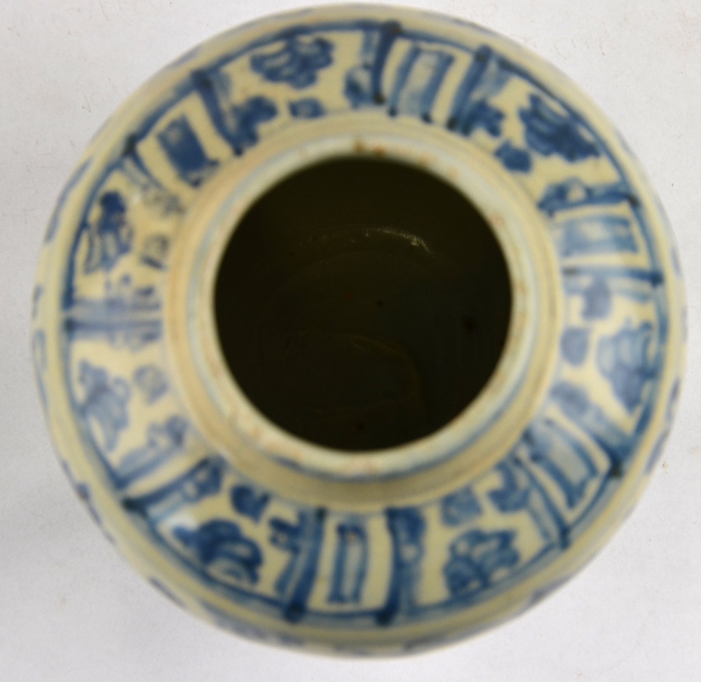 Chinese Ming Dynasty - small blue and white vase decorated with a central flower and leaf scroll, 10 - Image 2 of 5