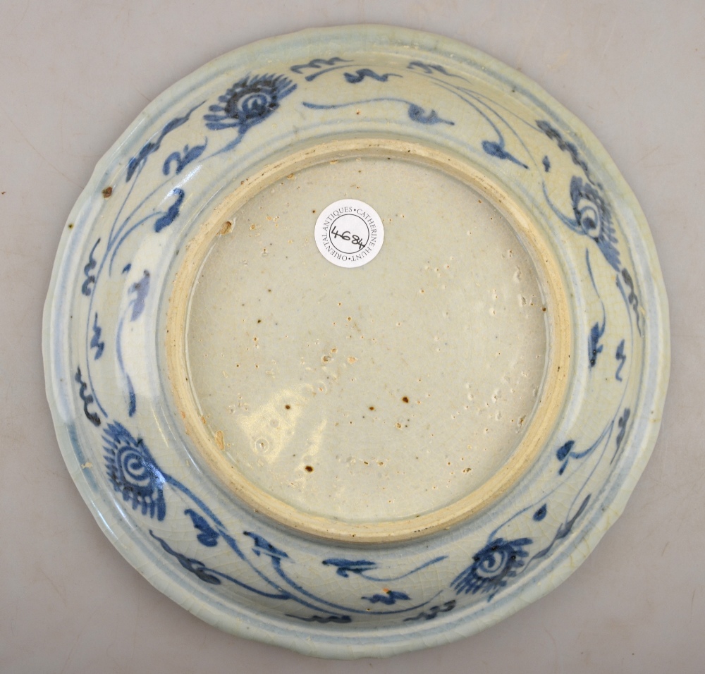 A Chinese blue and white shallow bowl decorated with a stylised bird amidst flowers and foliage, mid - Image 4 of 6