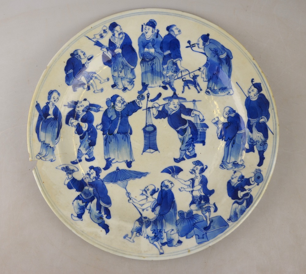 A Chinese 18th century blue and white chamfered meat dish decorated with flowers, buildings and pine - Image 11 of 15