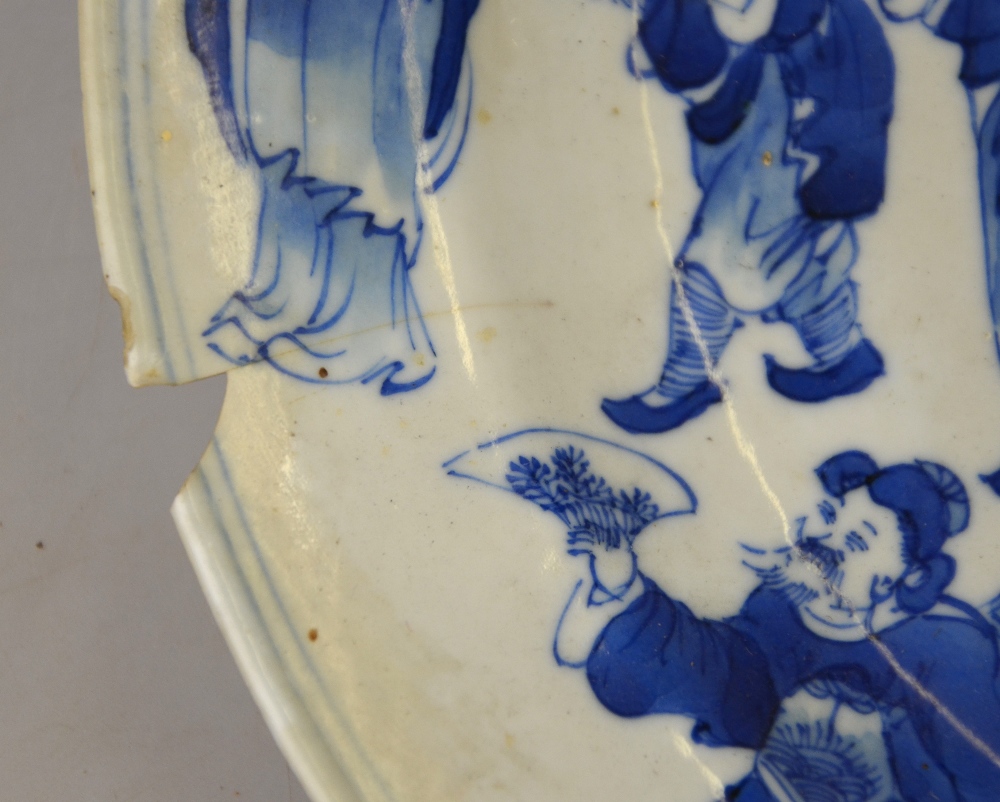 A Chinese 18th century blue and white chamfered meat dish decorated with flowers, buildings and pine - Image 12 of 15