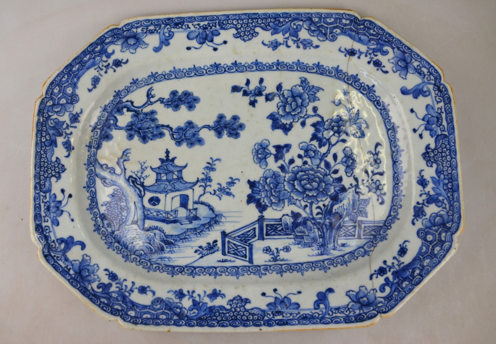 A Chinese 18th century blue and white chamfered meat dish decorated with flowers, buildings and pine - Image 9 of 15