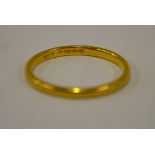 A 22ct yellow gold D-shaped wedding band