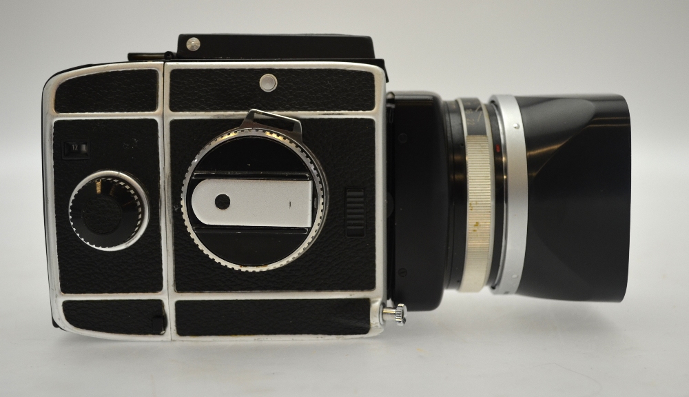A Rolleiflex SL66 camera, no 2900814 with Zeiss Planar 1:2. - Image 3 of 5