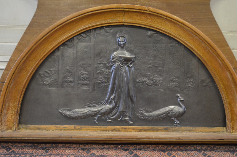 An antique pre-raphaelite style cast iron panel of arch form depicting a lady with peacocks in a - Image 2 of 3
