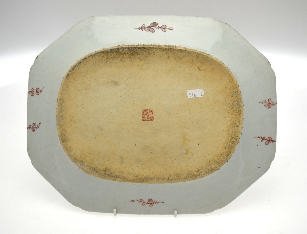 A graduated pair of Chinese 'clobbered' chamfered rectangular meat plates decorated with plants - Image 3 of 3