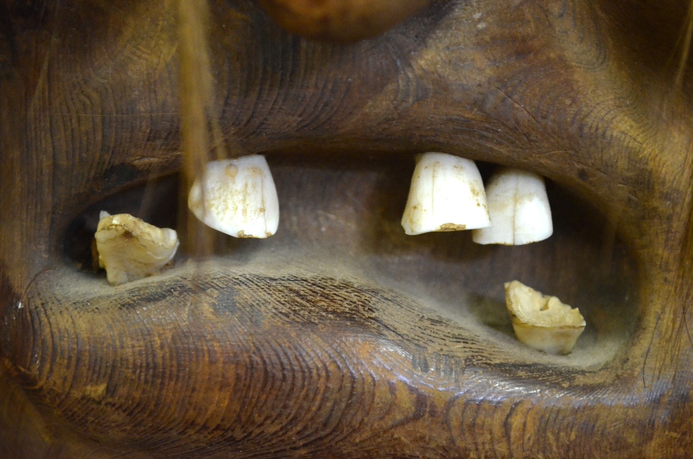 A Swiss Lotschental Tschaggatta grotesque demon mask with horse's hair and teeth, 27 cm, - Image 3 of 3