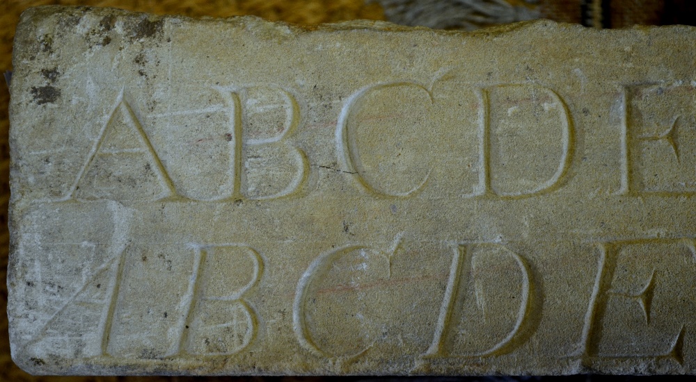 An antique sandstone beam carved on two sides with the letters of the alphabet a-z, 77 cm long x - Image 4 of 4