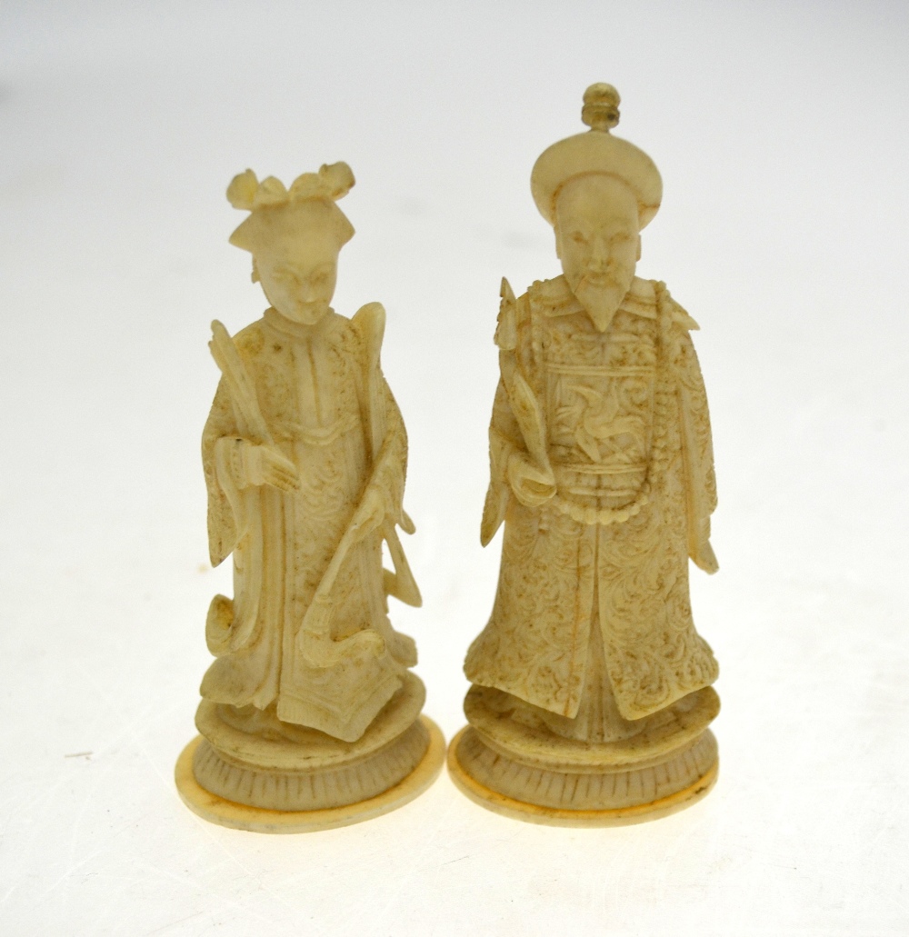 A set of four Chinese ivory chess pieces, kings and queens, one pair stained red, - Image 2 of 4