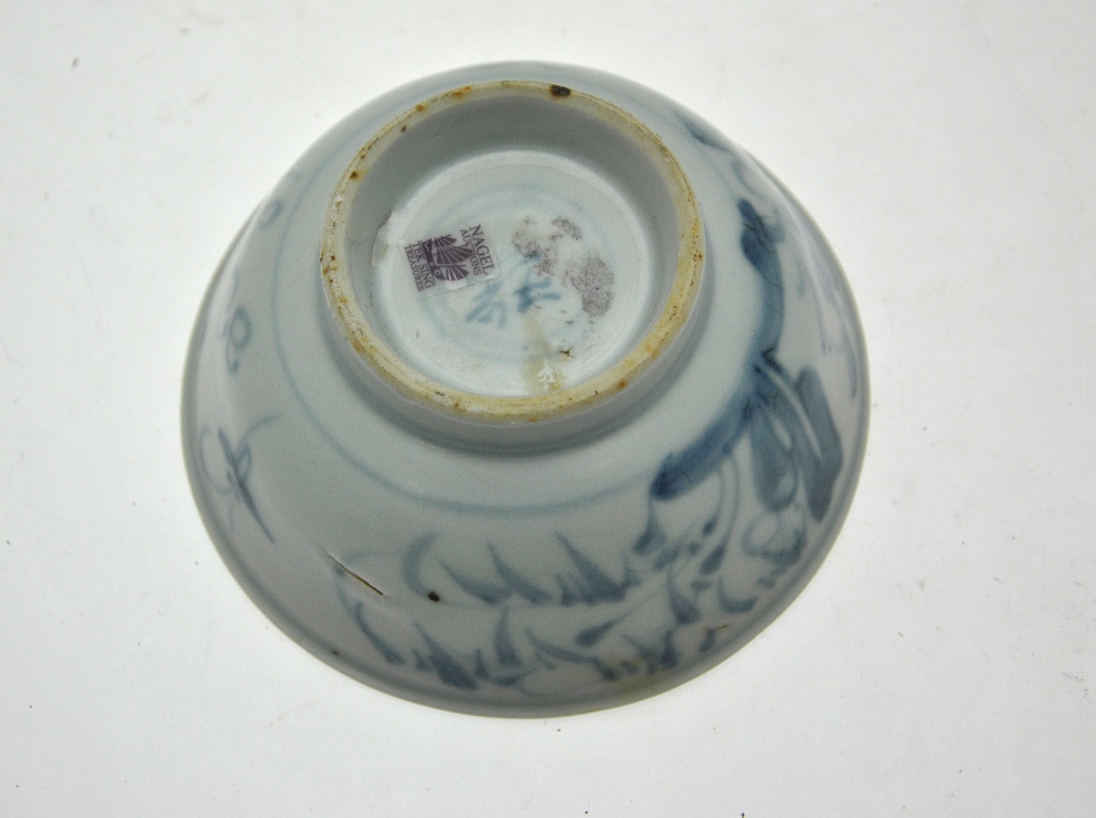 A Chinese blue and white Nanking Cargo teabowl and saucer decorated with a watery landscape to/w a - Image 4 of 4