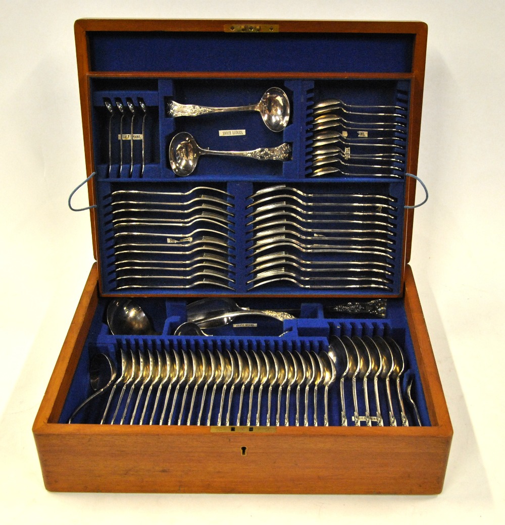 An Edwardian mahogany cased set of electroplated Queen's Pattern flatware for twelve, 75 pcs