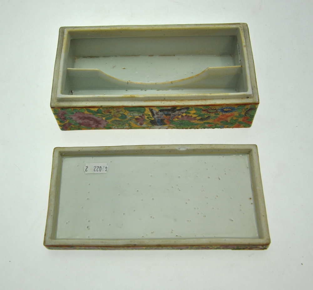 A Chinese 19th century Canton famille rose rectangular two compartment box and cover decorated - Image 3 of 3