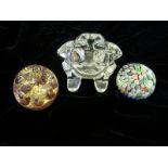 ‘Art Vannes’ crystal glass frog paperweight or ashtray; Murano paperweight. (3)