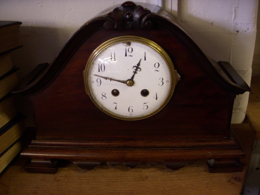 Edwardian mahogany-cased chiming timepiece.