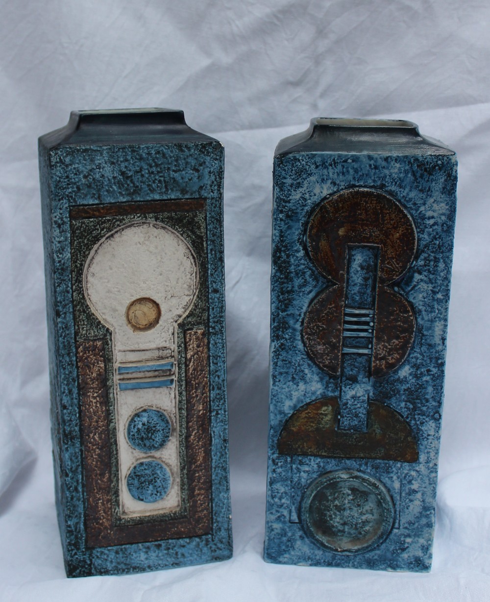 A pair of large blue ground troika vases - Image 5 of 8