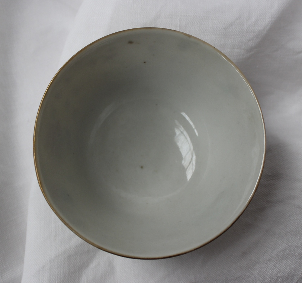 A Chinese porcelain tea bowl, decorated - Image 3 of 5