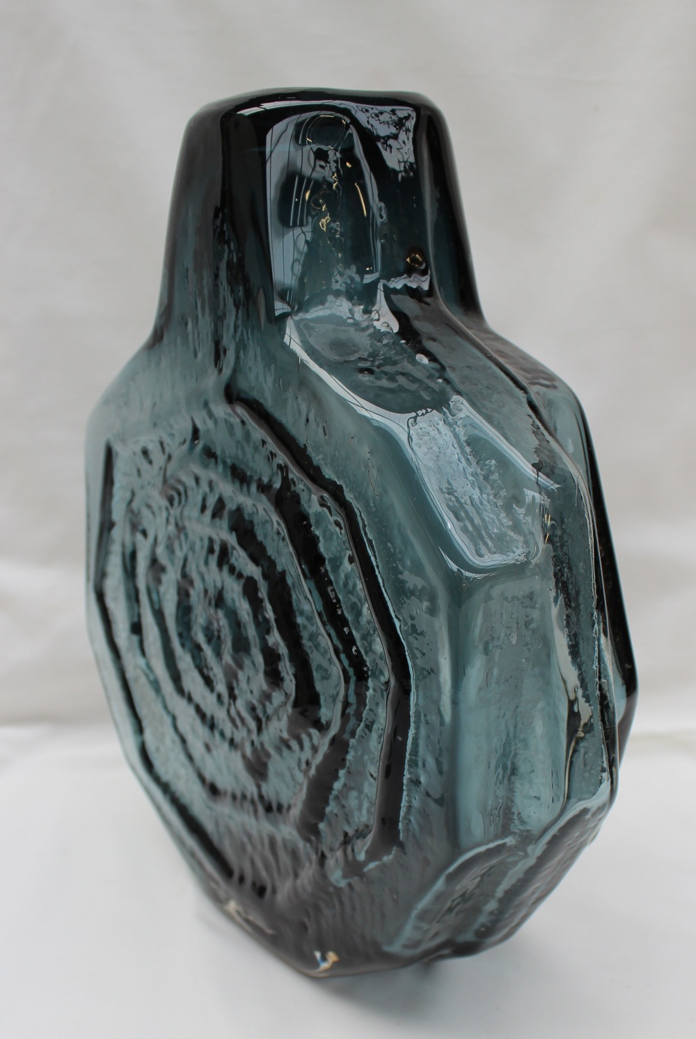 A Whitefriars glass textured `banjo` vase designed by Geoffrey Baxter
 CONDITION REPORT: some - Image 3 of 8