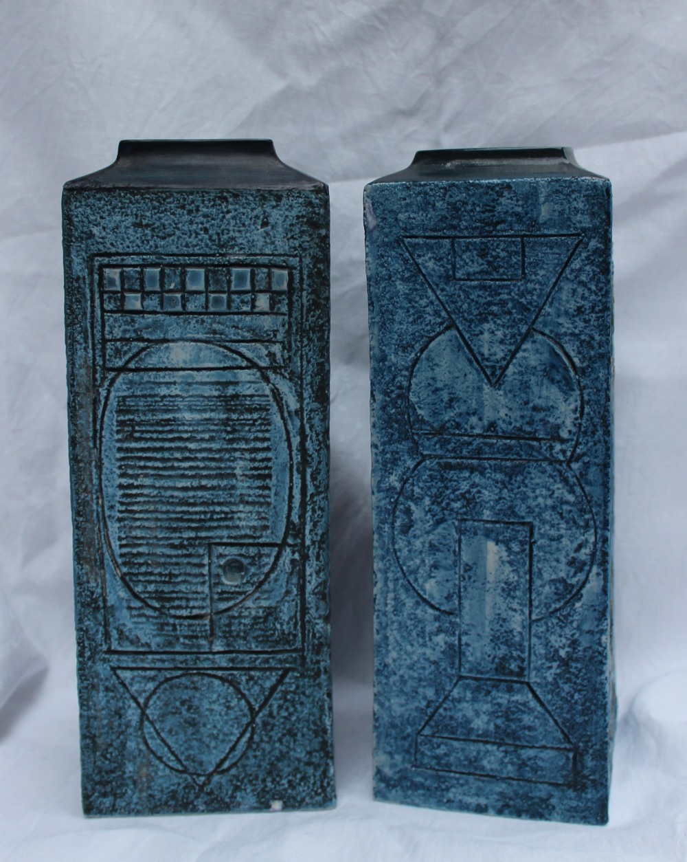 A pair of large blue ground troika vases - Image 7 of 8