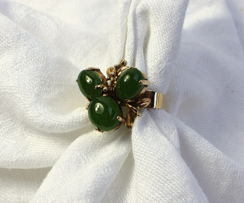 A Jade and yellow metal dress ring set w - Image 2 of 4