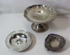 A George V silver tazza with a reel moul