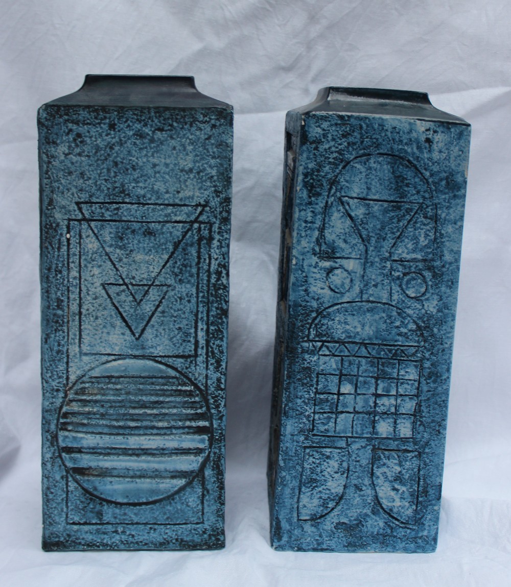 A pair of large blue ground troika vases - Image 4 of 8