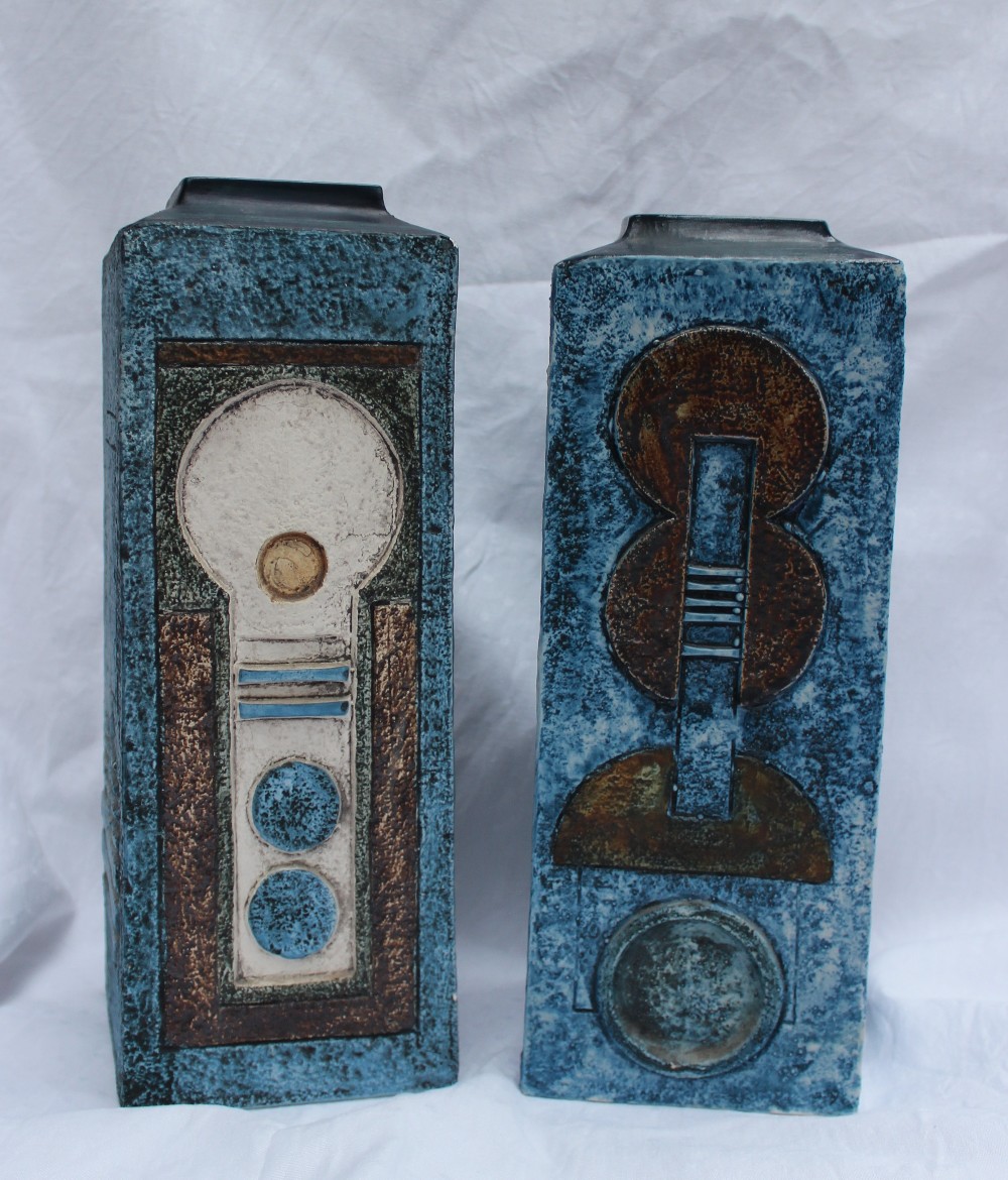 A pair of large blue ground troika vases - Image 6 of 8