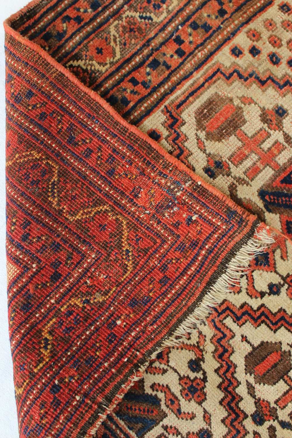 A small cream ground rug, with a central - Image 3 of 3