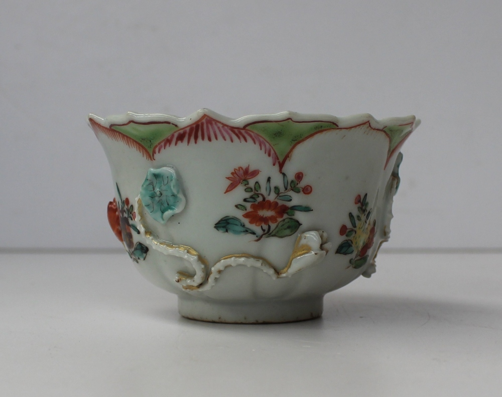 A 19th century Chinese porcelain bowl with a scalloped edge with ogee panels, sprays of garden - Image 5 of 6