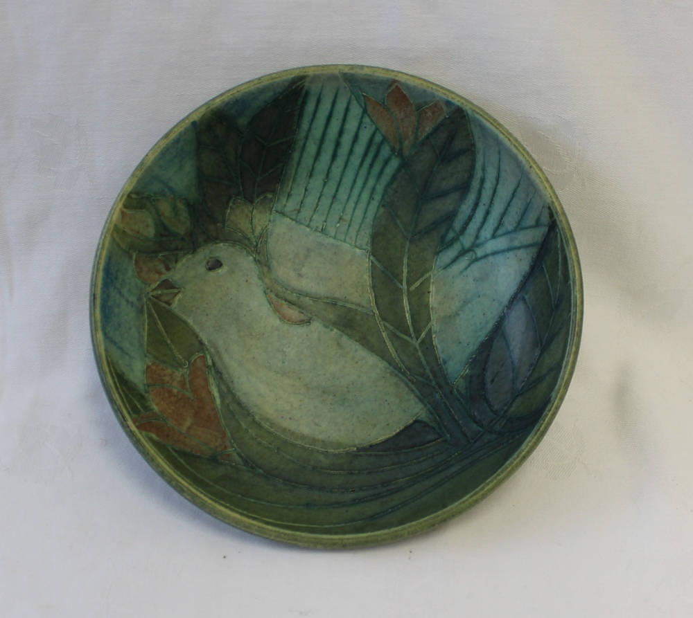 A Brooklin pottery bowl, Theo and Susan Harlander, with incised decoration of a bird, 14.5cm