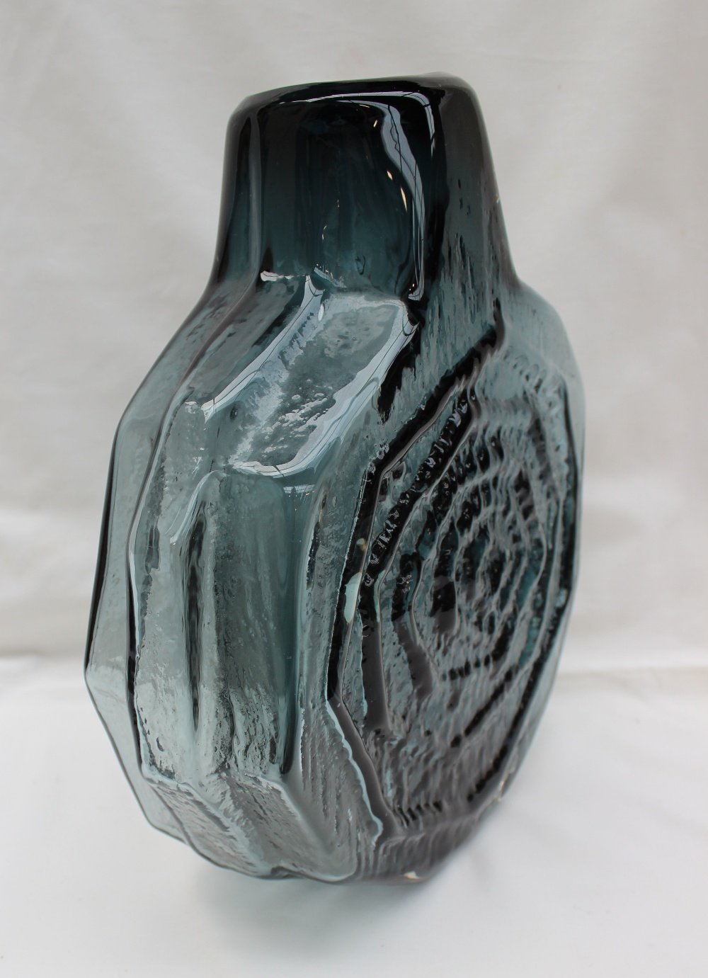 A Whitefriars glass textured `banjo` vase designed by Geoffrey Baxter
 CONDITION REPORT: some - Image 4 of 8