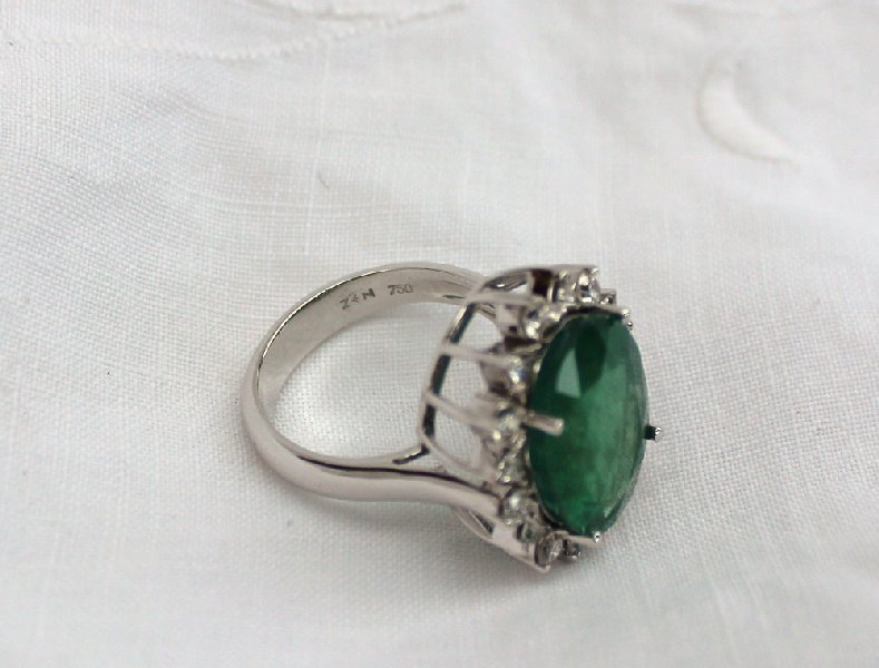 An emerald and diamond ring the central oval faceted emerald measuring 17mm x 13mm surrounded by - Image 4 of 4