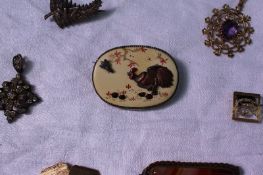 A Japanese Shibayama brooch with a chicken chasing a fly, together with a banded agate bar brooch,