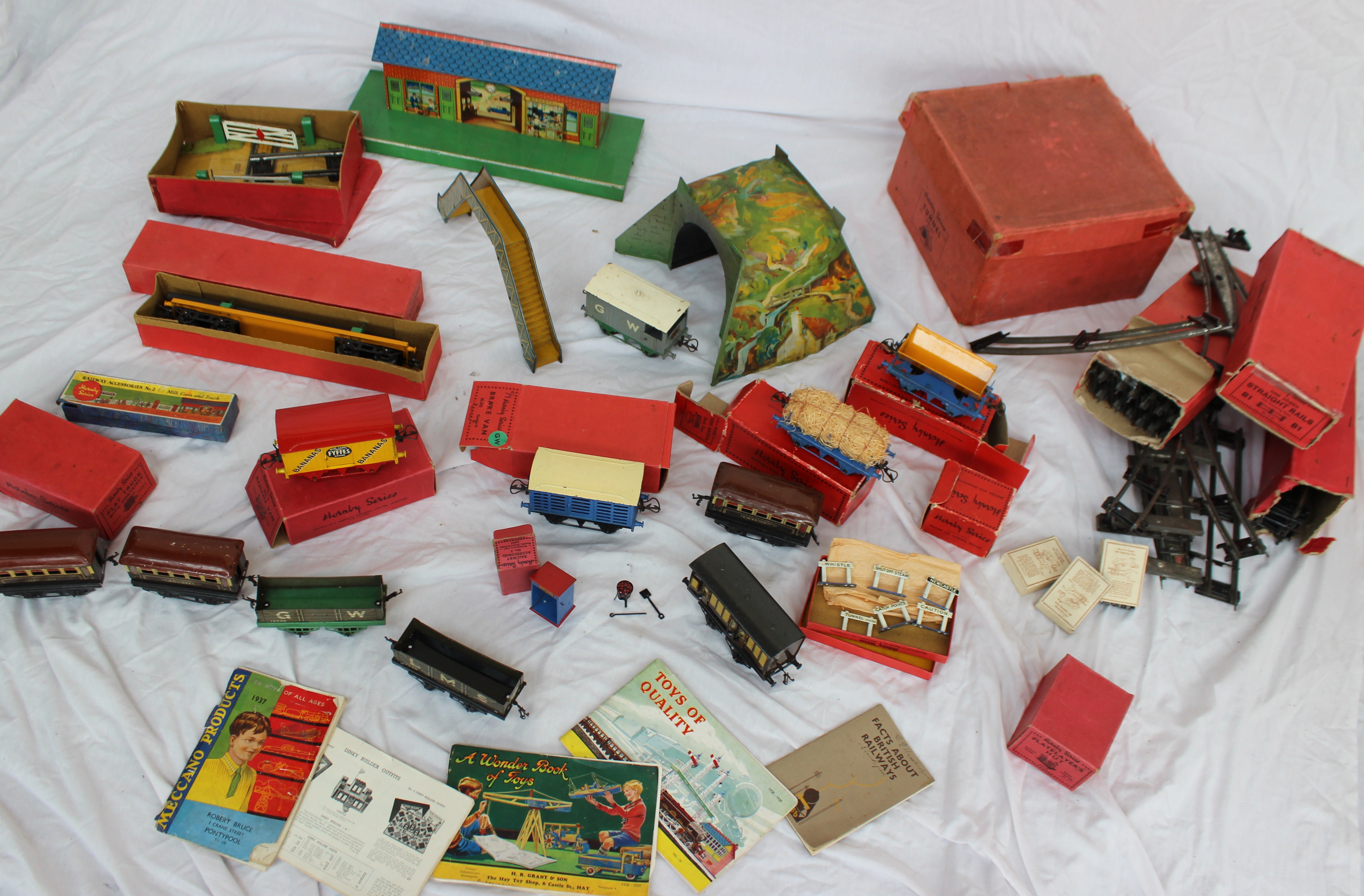 A collection of Hornby "O"gauge GWR tank locomotives, brake vans, coaches, No. - Image 4 of 7