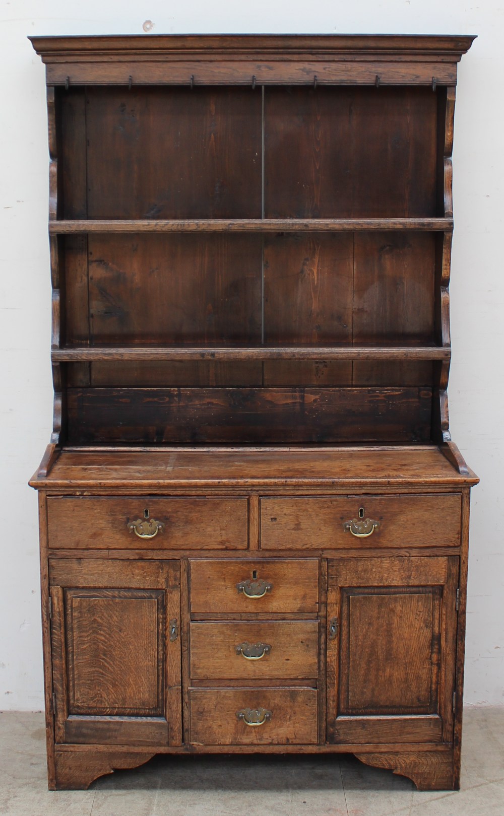 A late 19th / early 20th century oak North Wales type dresser the rack with a moulded cornice above - Image 3 of 4