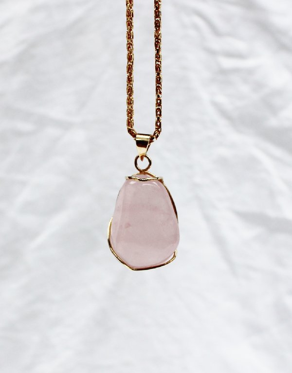 A rose quartz pendant on a 14ct yellow gold chain together with a 14ct yellow gold Egyptian pendant - Image 2 of 3