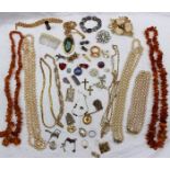 Assorted jewellery including an 18ct yellow gold dress ring, rough cut amber necklaces,