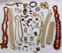 Assorted jewellery including an 18ct yellow gold dress ring, rough cut amber necklaces,