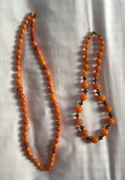 A single row necklace of sixty graduated oval amber beads approximately 67 grams, largest bead - Image 3 of 4