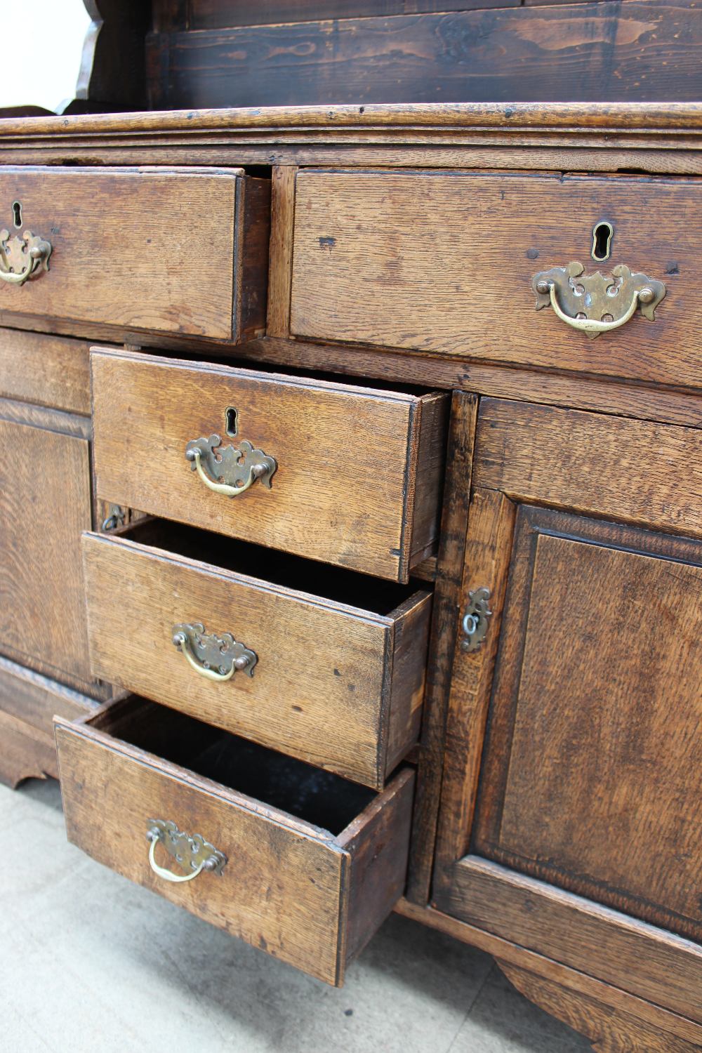 A late 19th / early 20th century oak North Wales type dresser the rack with a moulded cornice above - Image 4 of 4