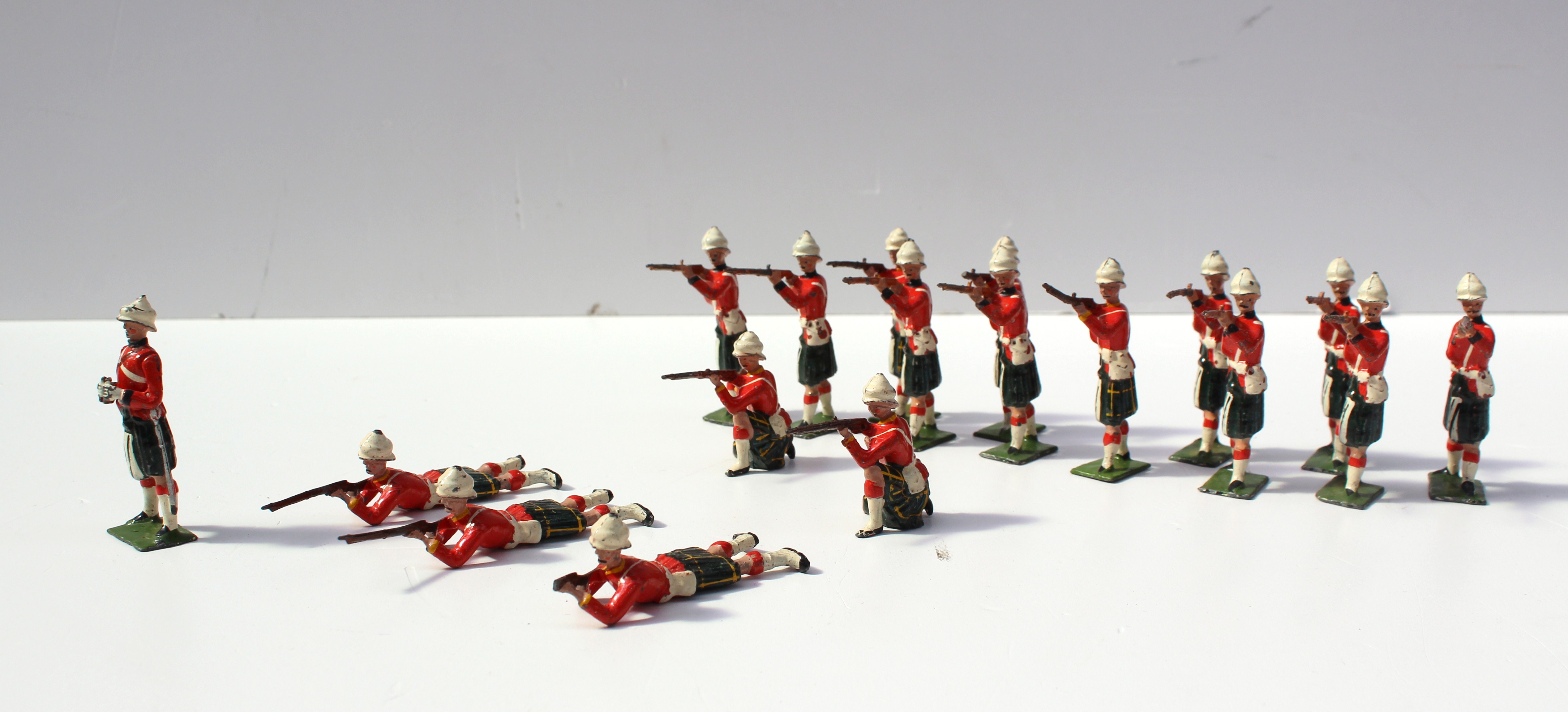 Britains soldiers - The Gordon Highlanders - eighteen figures, standing,