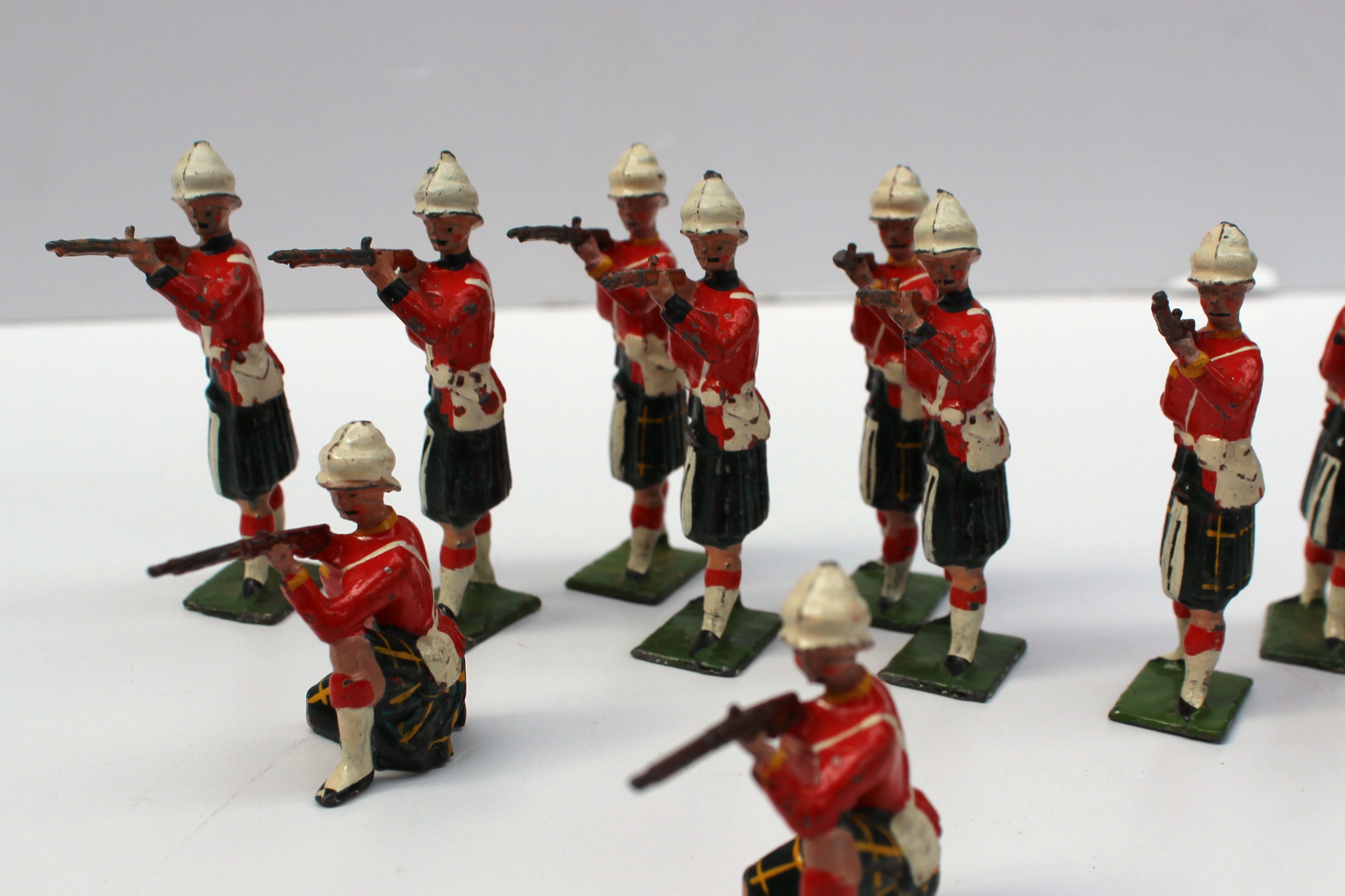 Britains soldiers - The Gordon Highlanders - eighteen figures, standing, - Image 3 of 5