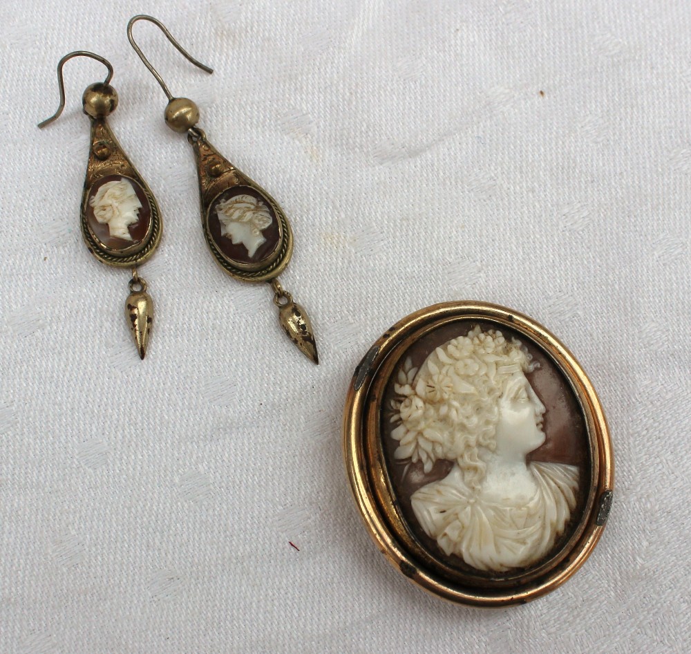 A shell cameo brooch in the form of a maiden in profile, together with shell cameo earrings, - Image 3 of 4