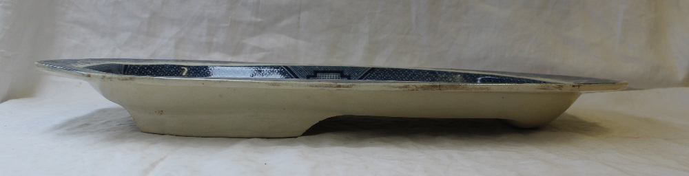 A Dillwyn & Co. pottery blue and white fish plate of rectangular form with cut corners and sauce - Image 6 of 9