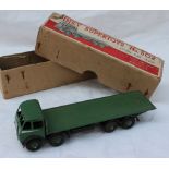 A Dinky Toys 502 Foden Flat Truck, 1st type dark green cab and back, silver flash, black chassis,