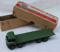 A Dinky Toys 502 Foden Flat Truck, 1st type dark green cab and back, silver flash, black chassis,