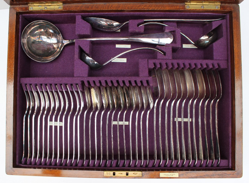 An electroplated oak cased flatware service, comprising twelve table forks, twelve table knives, - Image 4 of 7