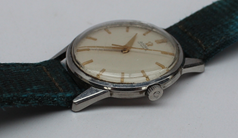 A Gentleman's Omega automatic wristwatch, the silvered dial with raised gilt batons, to a - Image 2 of 4