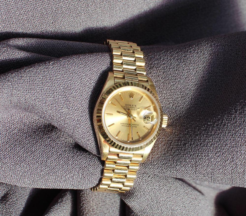 Rolex - A Lady's 18k Oyster Perpetual Date Just Superlative Chronometer wristwatch, ref: 69178,