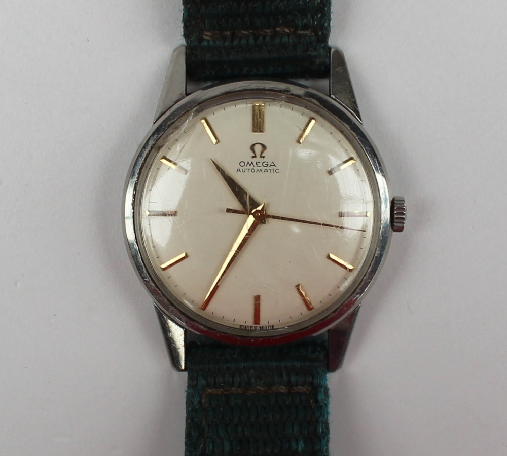 A Gentleman's Omega automatic wristwatch, the silvered dial with raised gilt batons, to a - Image 4 of 4